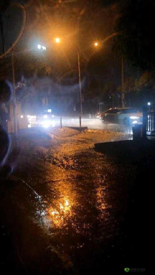 外回り中に突然の大雨一雨宿：雨中的意外与坚守